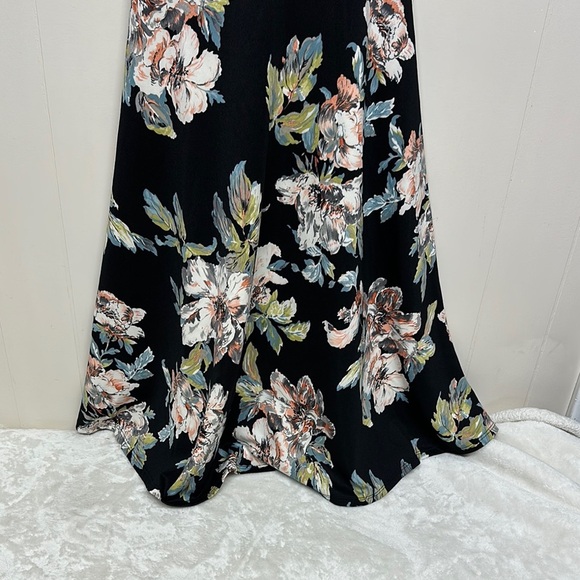 Soprano Pink and White Halter Midi Dress - Picture 3 of 13